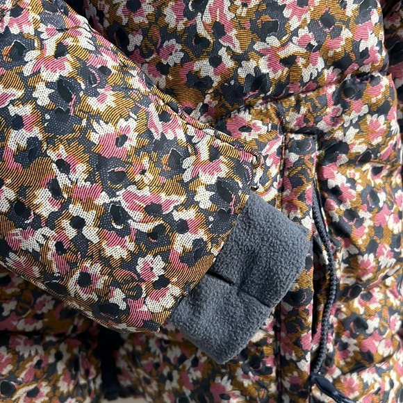 All in motion 7/8 floral fleece lined coat with hoodie and thumb holes - Picture 3 of 7